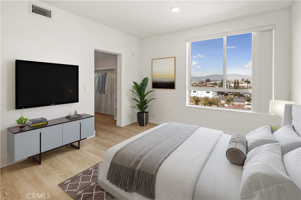 11714 Archwood Street 406 Property Photo 20