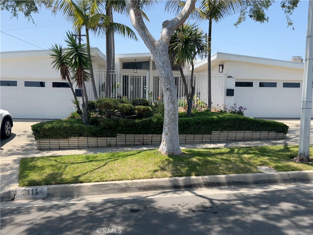 6111 S La Cienega Boulevard Property Photo