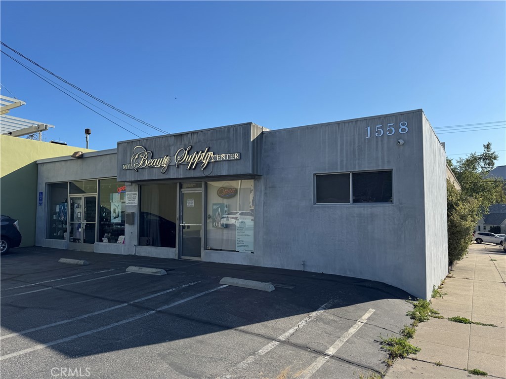1558 Victory Boulevard Property Photo