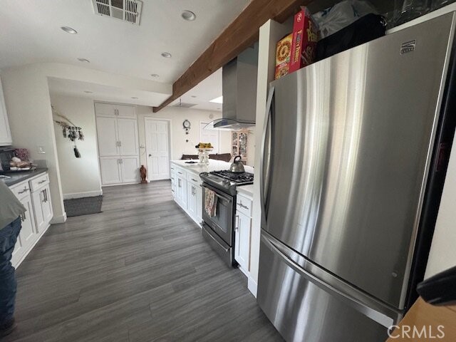 16654 Kelsloan Street Property Photo 3