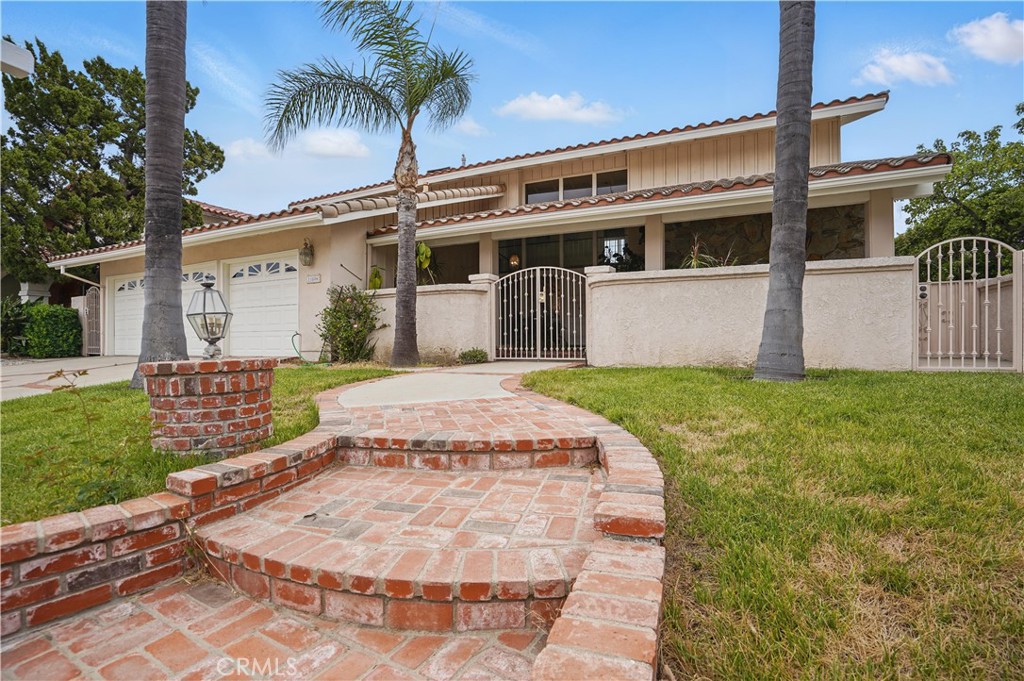 11806 Thunderbird Avenue Property Photo 1