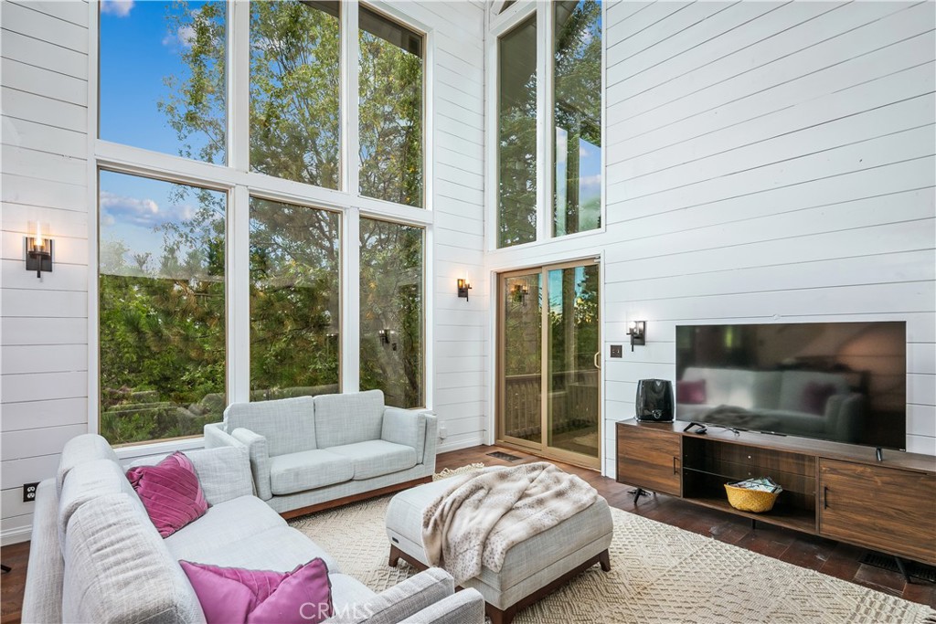 332 Grizzly Road Property Photo