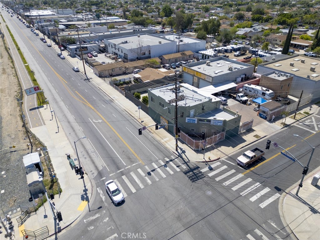 10615 San Fernando Road Property Photo 3