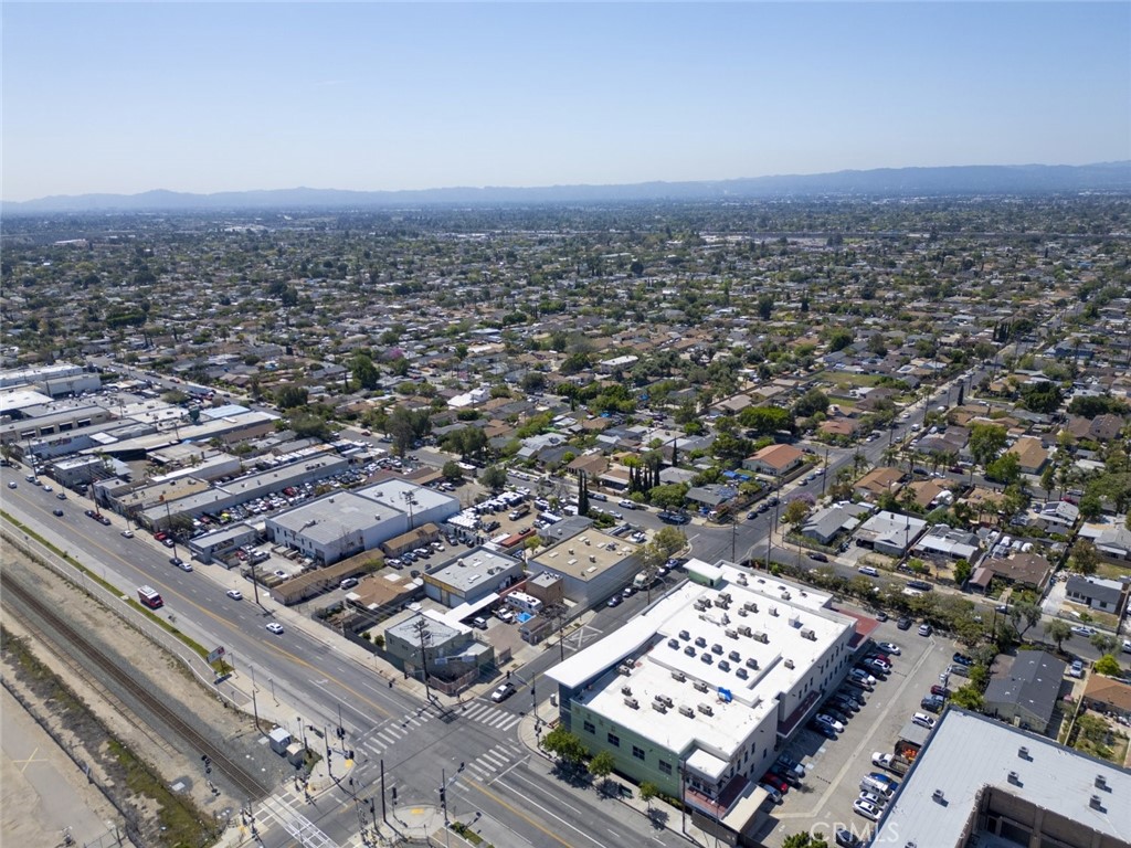10615 San Fernando Road Property Photo 4