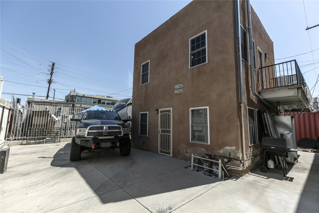 10615 San Fernando Road Property Photo 7