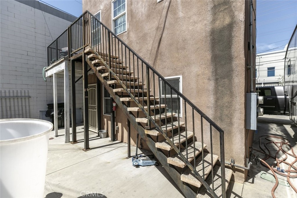 10615 San Fernando Road Property Photo 21