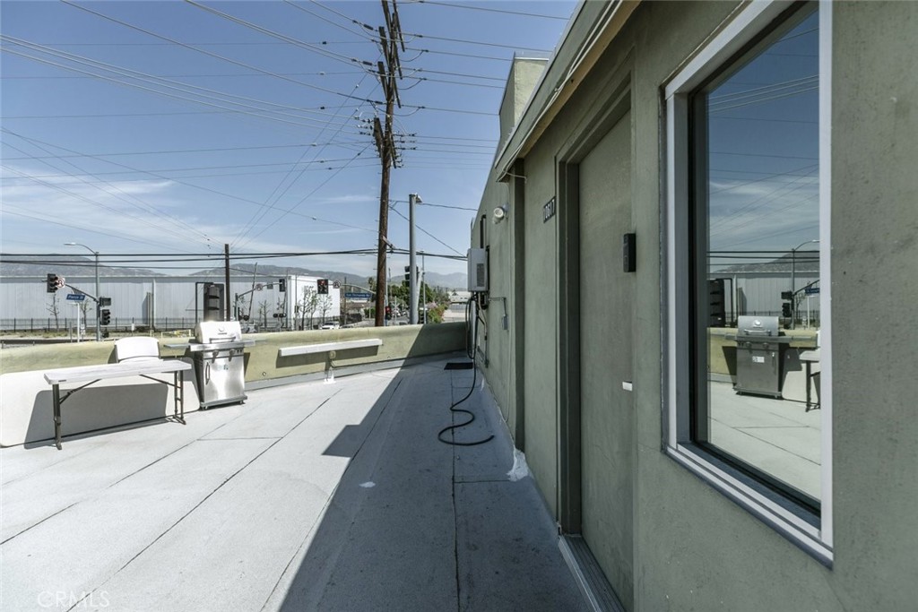 10615 San Fernando Road Property Photo 26