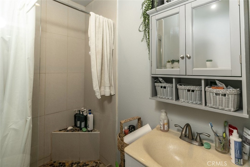 10615 San Fernando Road Property Photo 28