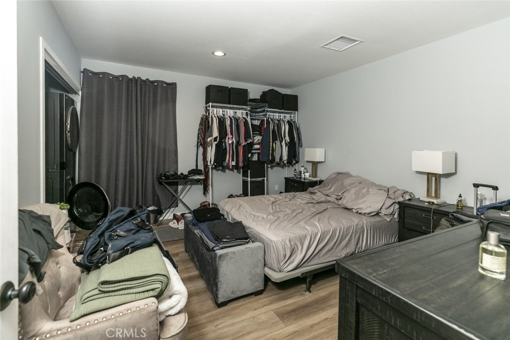 10615 San Fernando Road Property Photo 29
