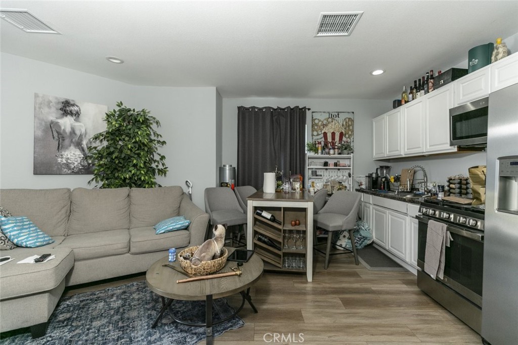10615 San Fernando Road Property Photo 30