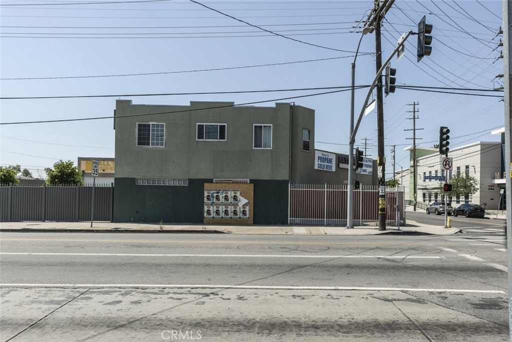 10615 San Fernando Road Property Photo 32