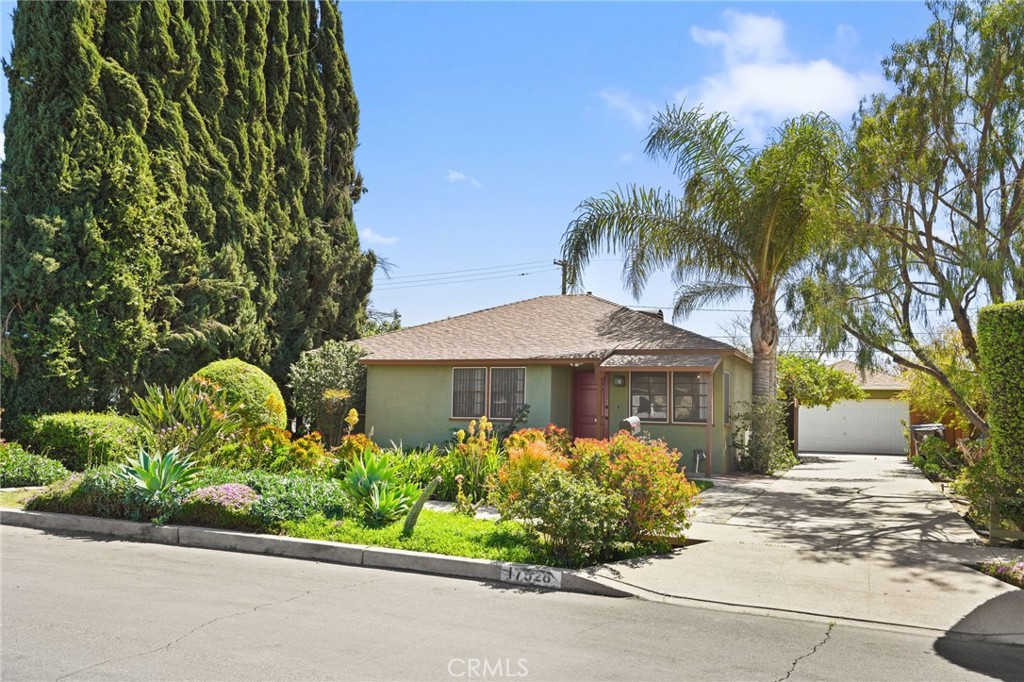 17528 Willard Street Property Photo 1
