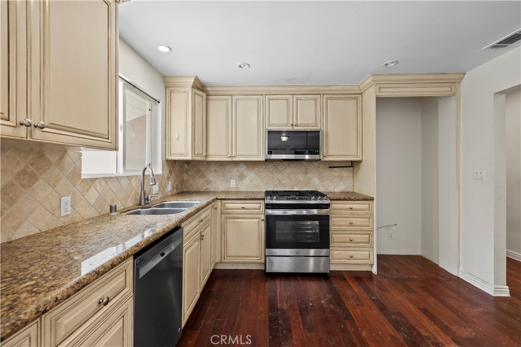 4952 Alta Canyada Road W Property Photo 8