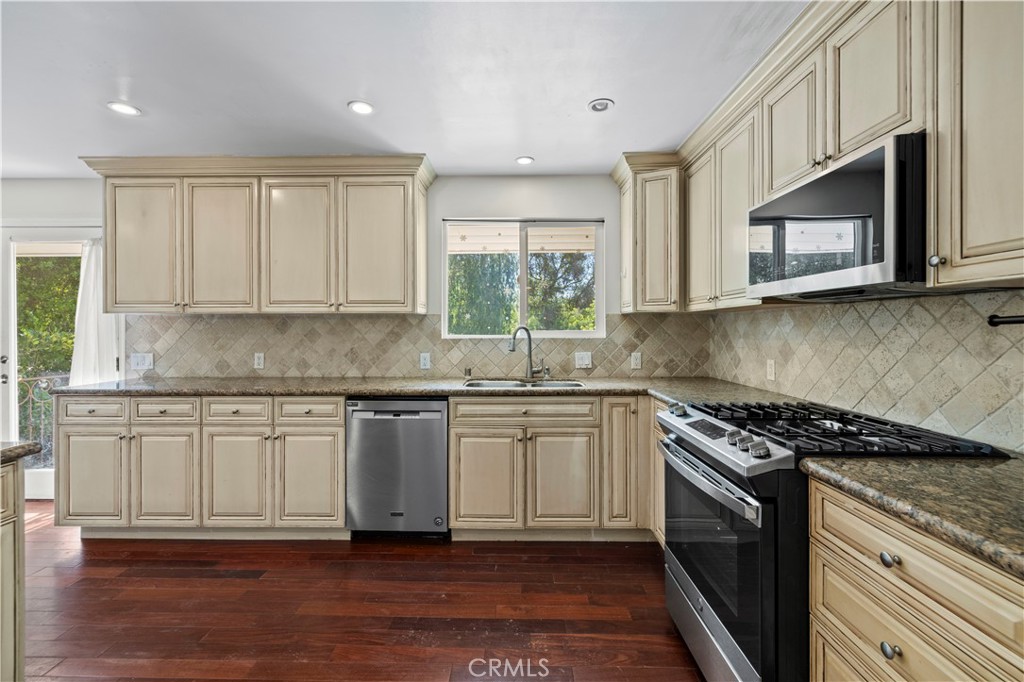 4952 Alta Canyada Road W Property Photo 9