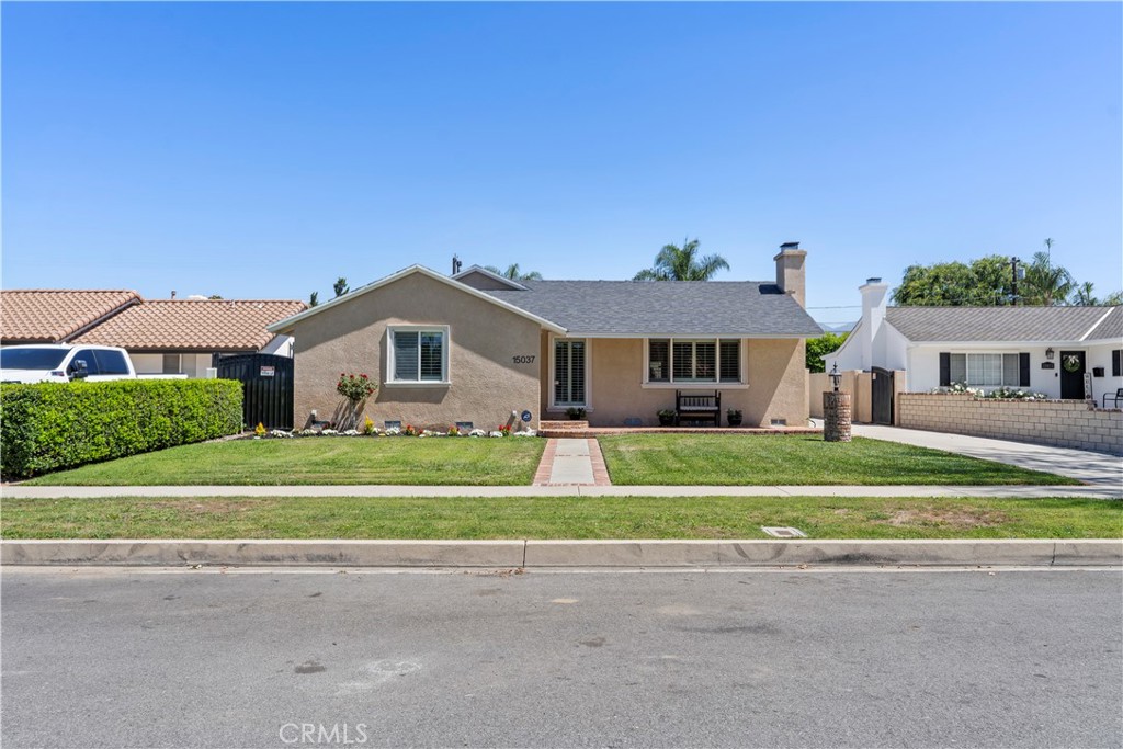 15037 Hiawatha Street Property Photo 1