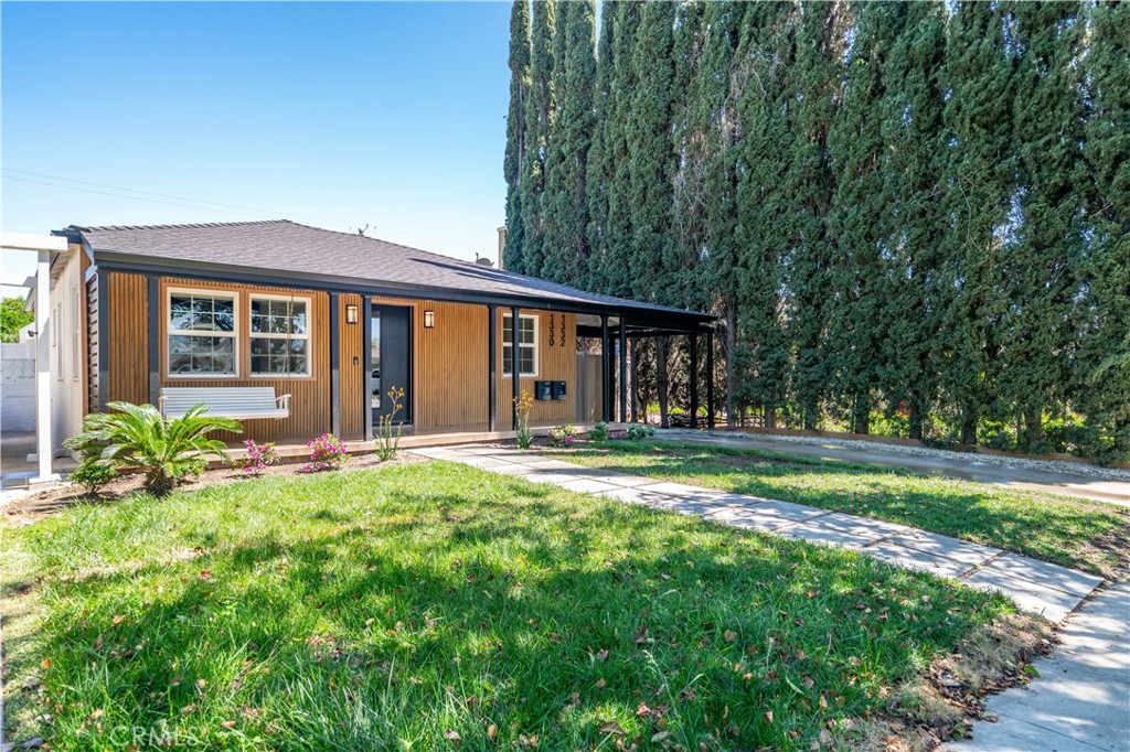 1330 1332 N Lincoln Street Property Photo 1