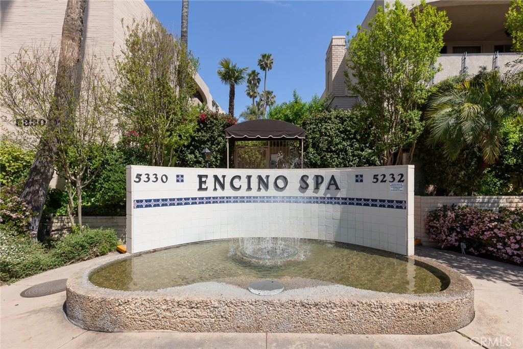 5330 Lindley Avenue 305 Property Photo 1
