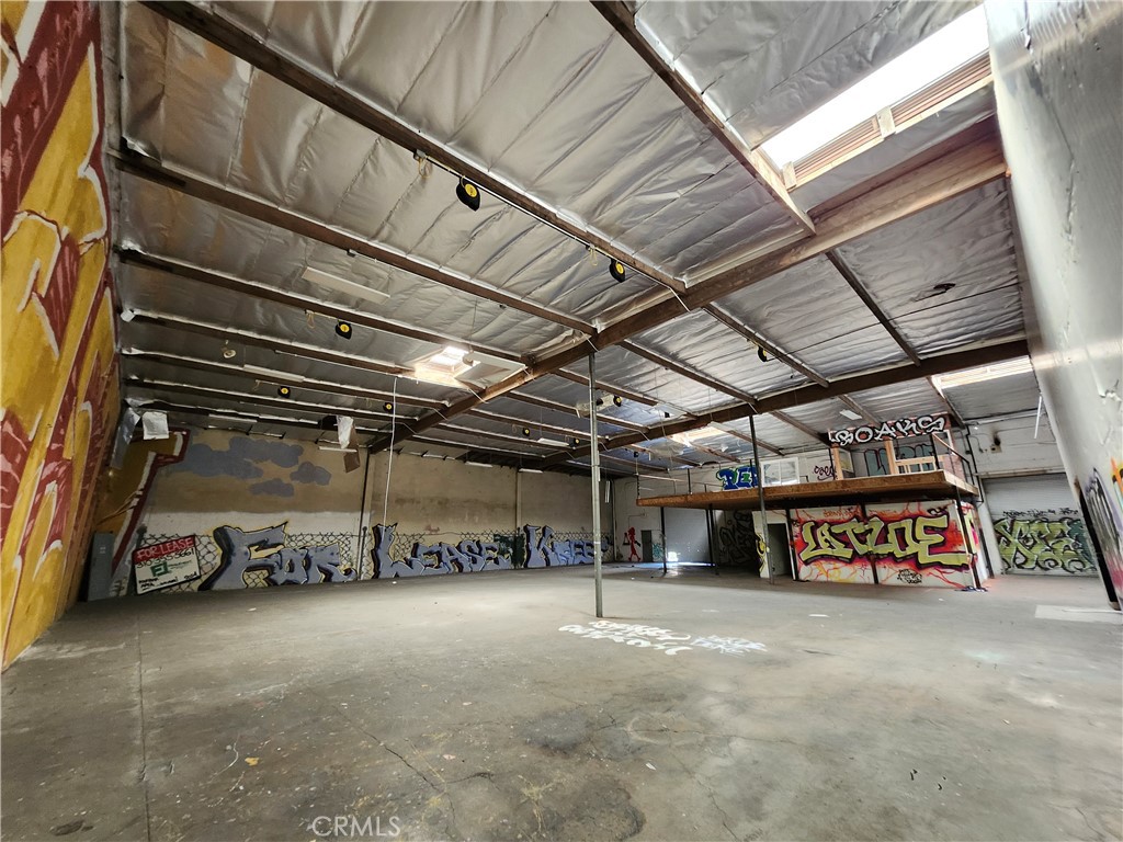 13501 S Main Street Property Photo 15