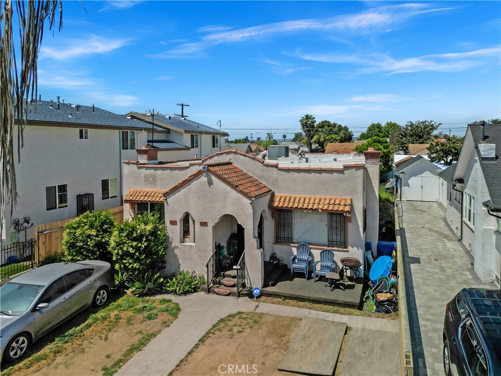 4227 Walton Avenue Property Photo 3