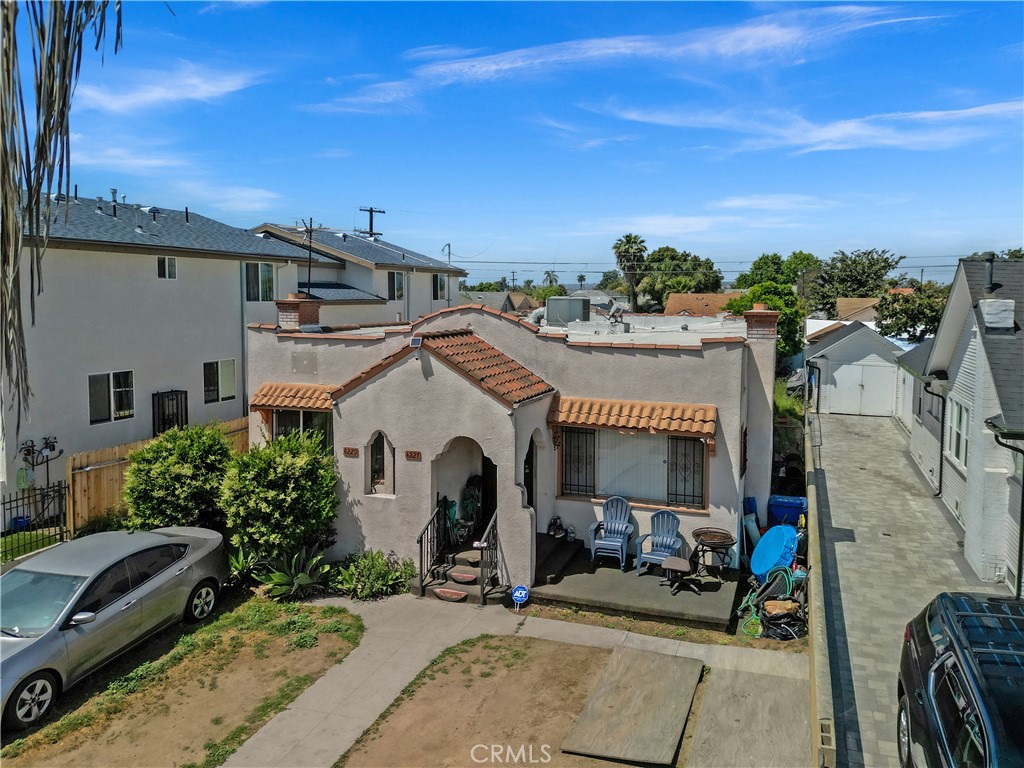 4227 Walton Avenue Property Photo 4