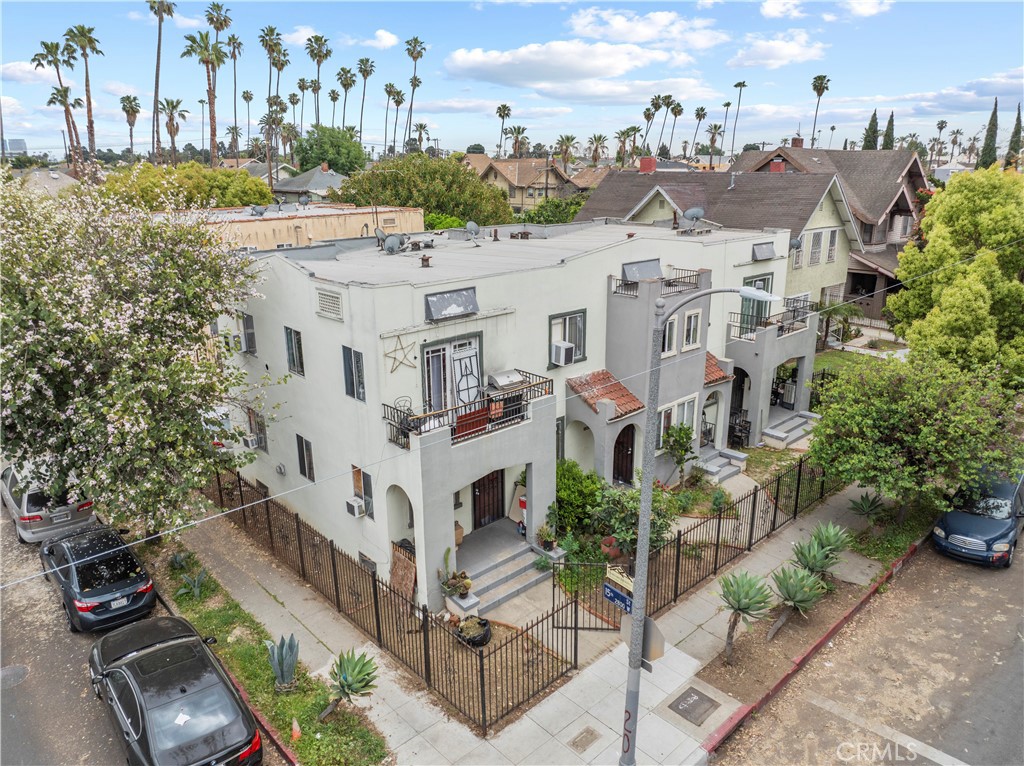 1500 S Hobart Boulevard Property Photo 1