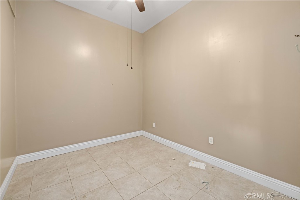 307 W Avenue I Property Photo 10