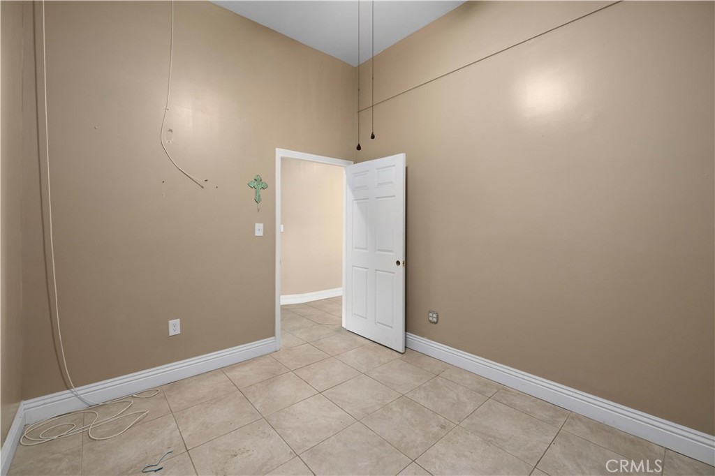 307 W Avenue I Property Photo 11