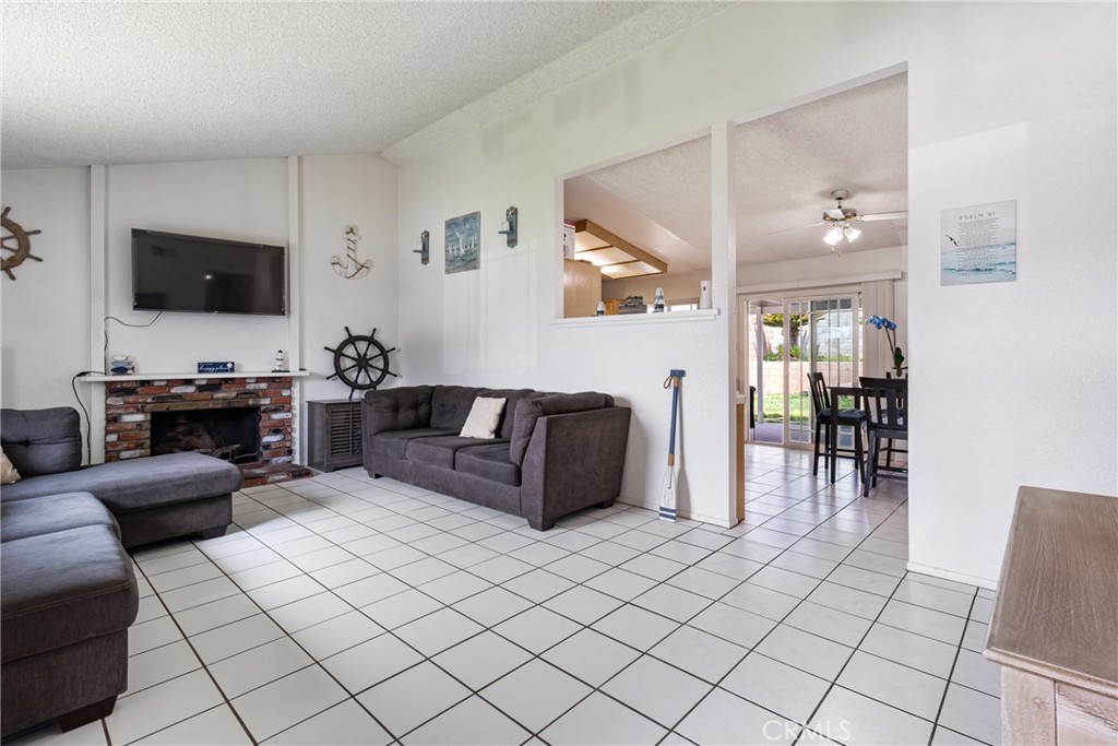 9684 Hemlock Street Property Photo 7