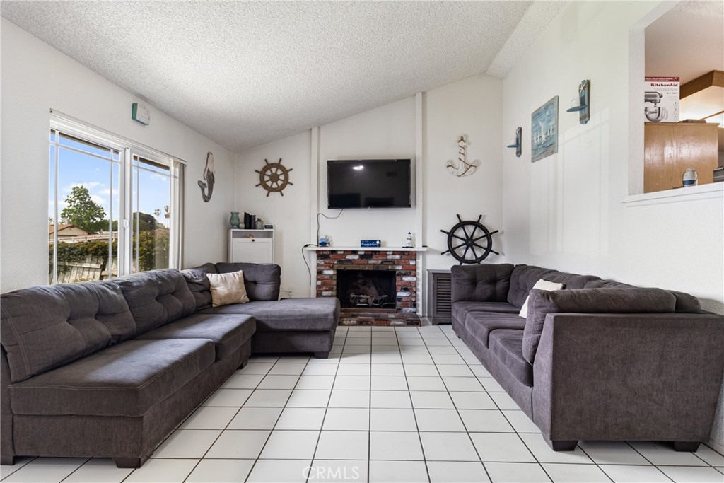 9684 Hemlock Street Property Photo 8