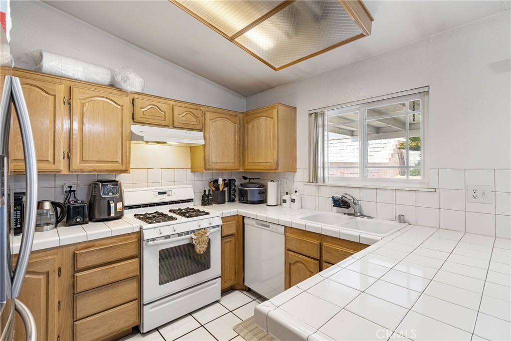 9684 Hemlock Street Property Photo 11