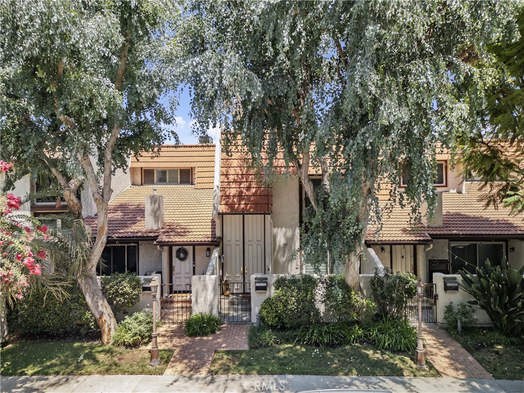 22255 1/4 Erwin Street Property Photo