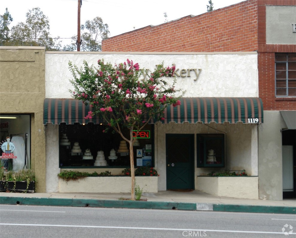 1119 Foothill Boulevard Property Photo 1