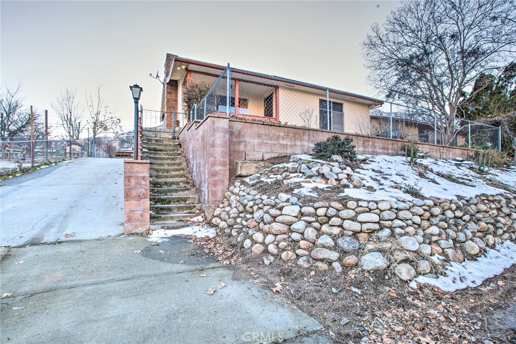 255 Sirretta Street Property Photo 1