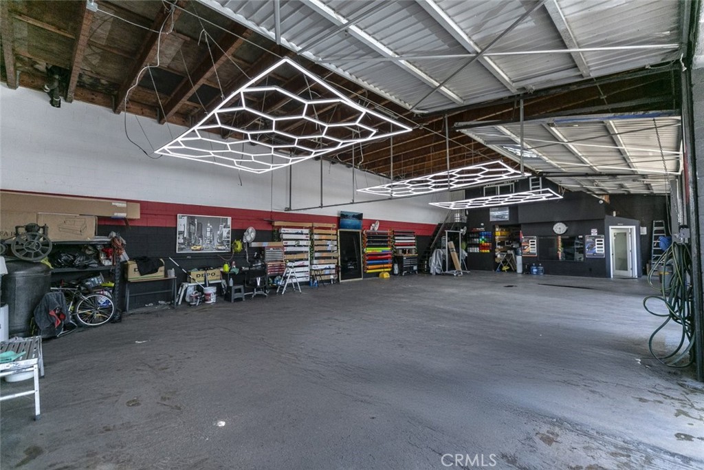 5035 Hollywood Boulevard Property Photo 5