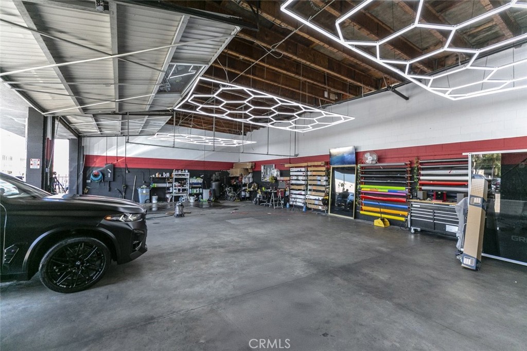 5035 Hollywood Boulevard Property Photo 6