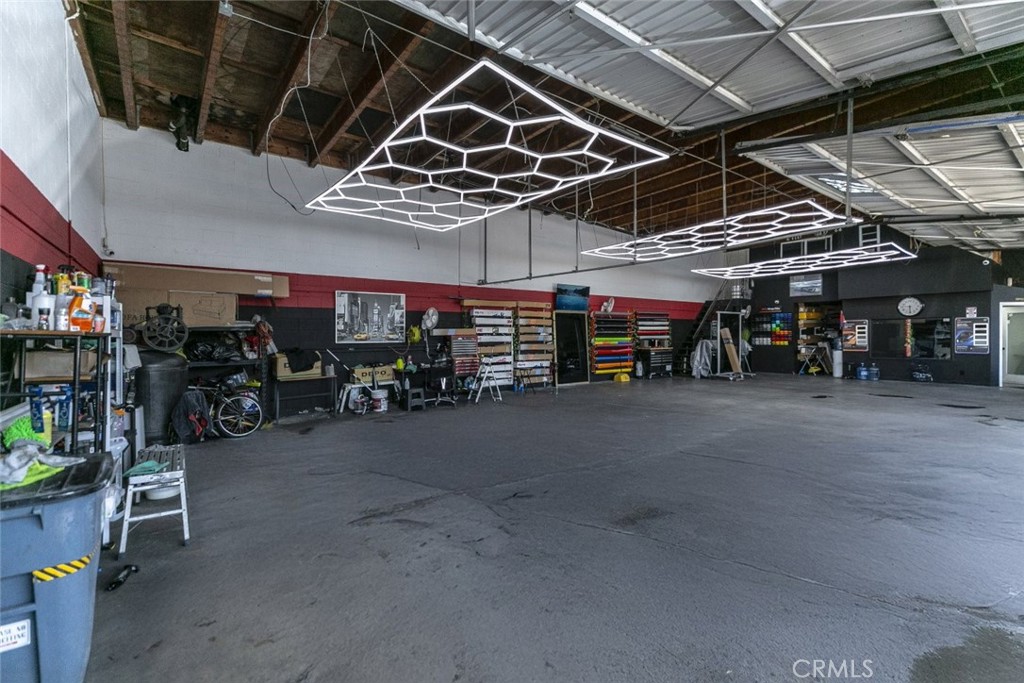 5035 Hollywood Boulevard Property Photo 9