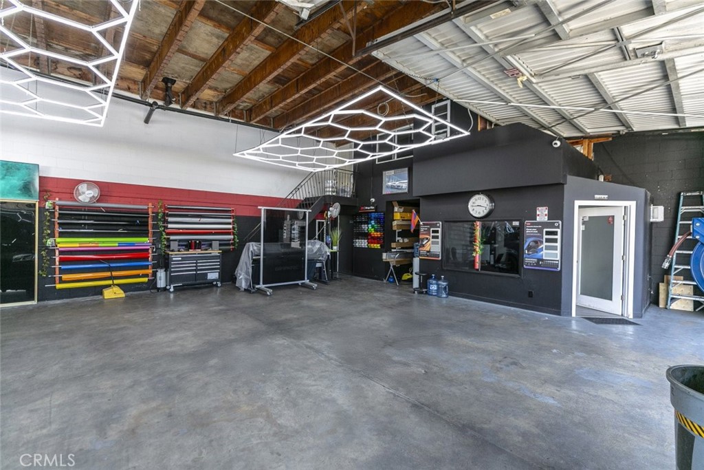5035 Hollywood Boulevard Property Photo 10