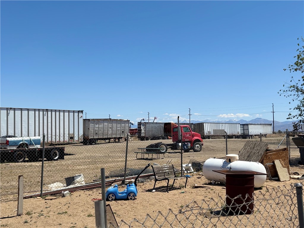 42056 7th Street E Property Photo 2