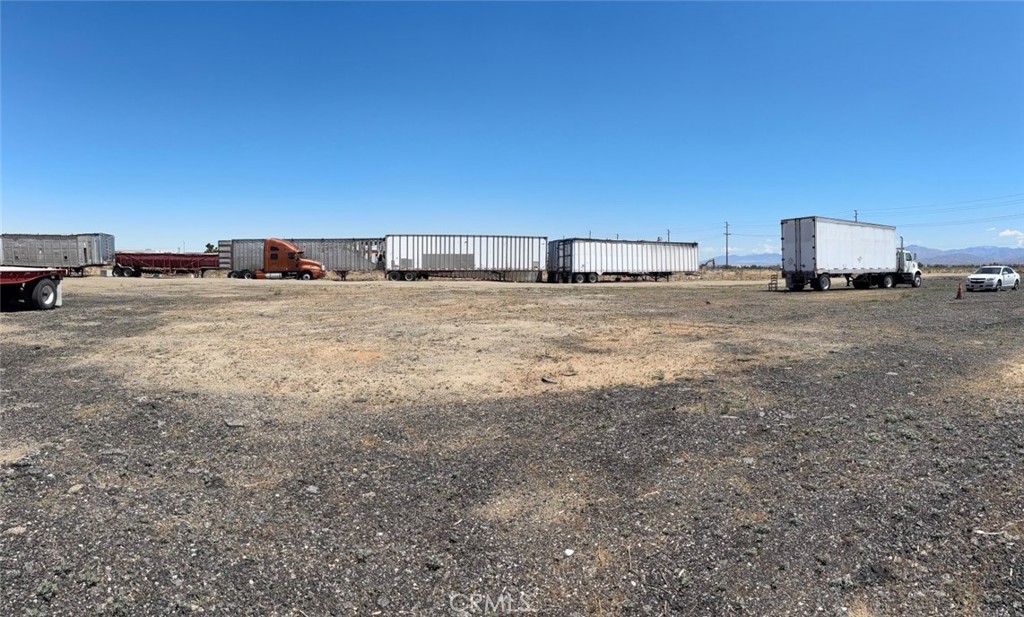 42056 7th Street E Property Photo 3