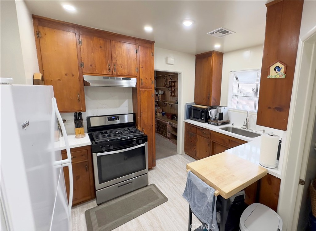 15948 Blackhawk Street Property Photo 5