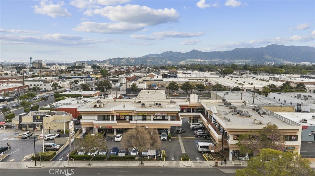 916 W Burbank Boulevard Property Photo 12