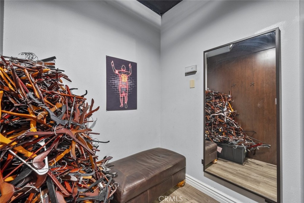 916 W Burbank Boulevard Property Photo 23