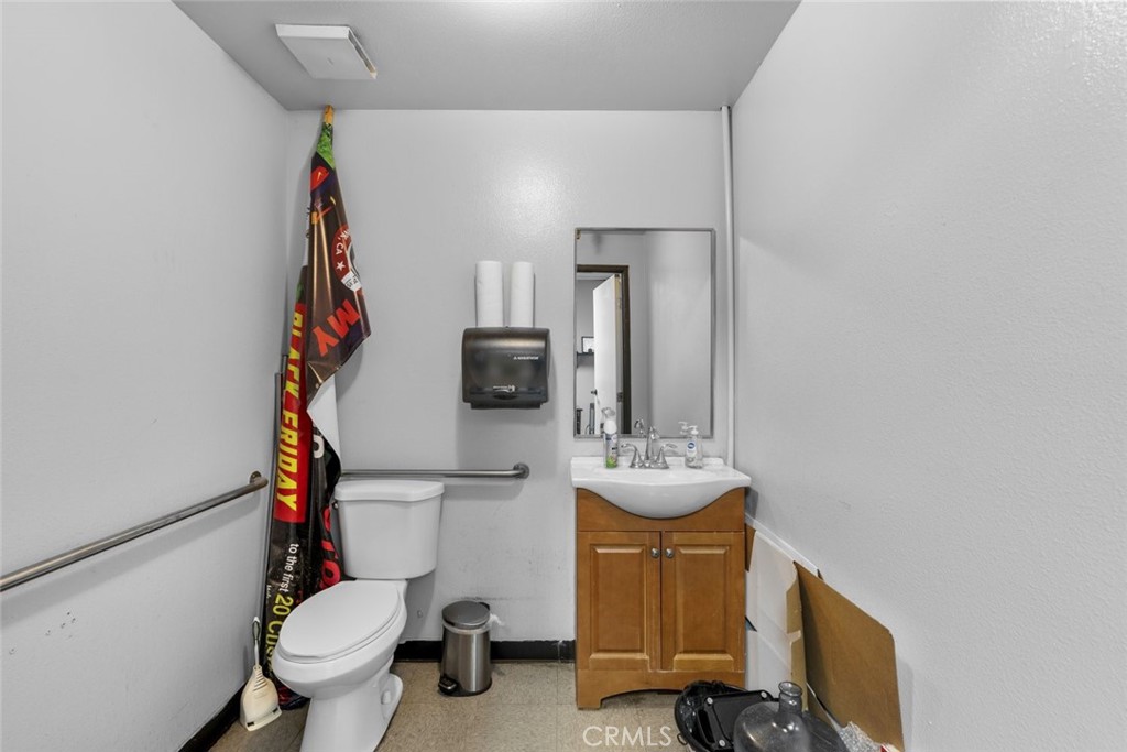 916 W Burbank Boulevard Property Photo 27