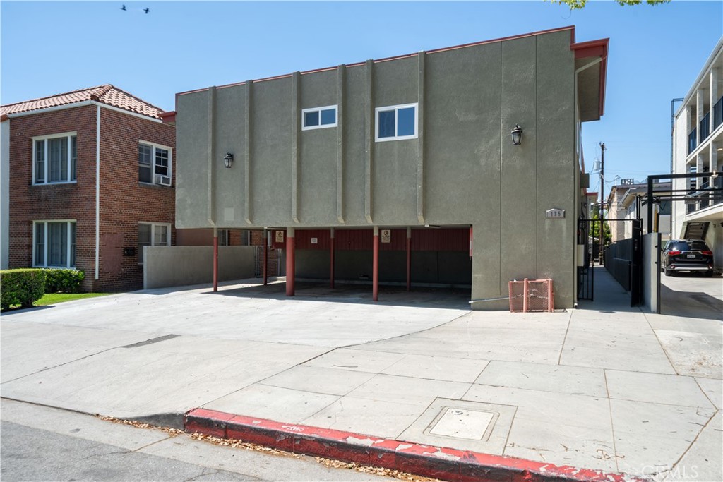 135 S Belmont Street Property Photo 3