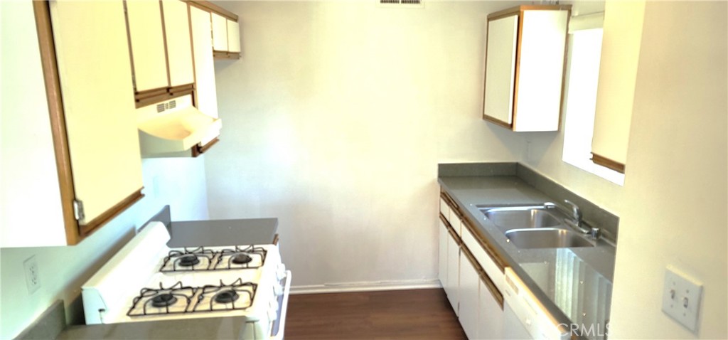 5328 Cleon Avenue Property Photo 1