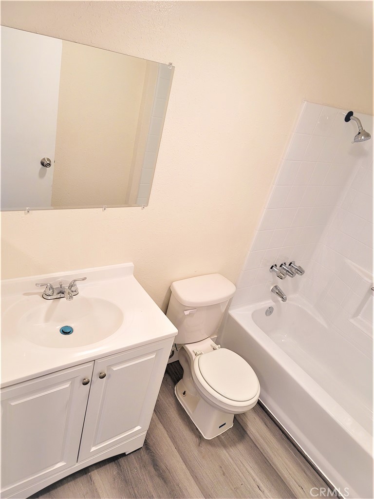 4906 Rosewood Avenue Property Photo 3