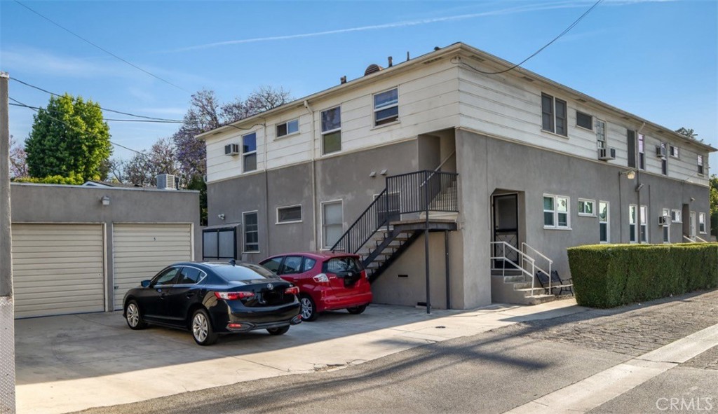 4220 Ventura Canyon Avenue Property Photo 3