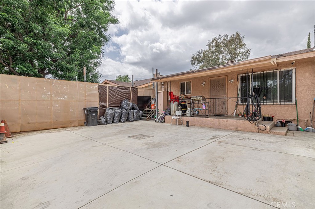 15723 Kadota Street Property Photo 2