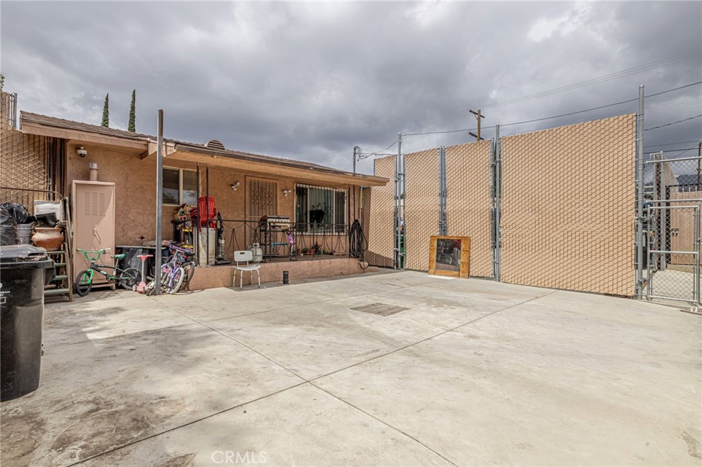 15723 Kadota Street Property Photo 5