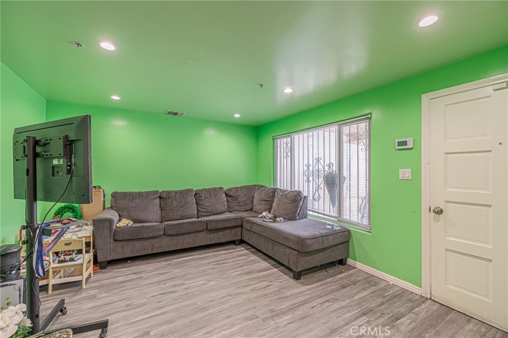 15723 Kadota Street Property Photo 6
